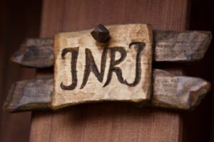 O Que Significa INRI na Cruz? Origem, Significado e Interpretação - A